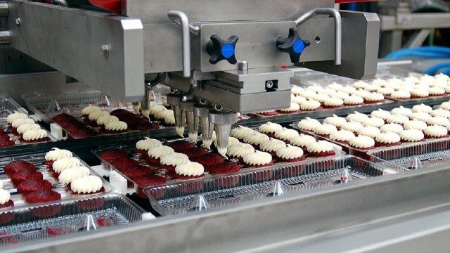 'Extreme Fast Cake Production Process, Modern Food Processing Machines Inside Factory'