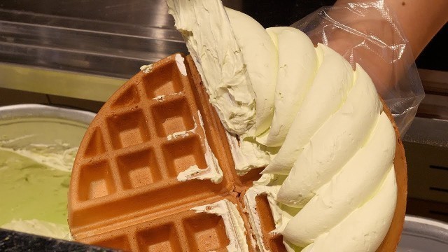 '크림치즈 생크림 와플 / cream cheese whipping cream waffle / korean street food'