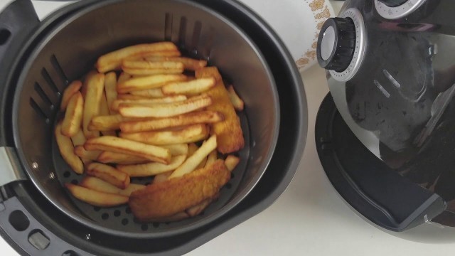 'Air Fryer - Cooking Frozen Chips & Fish Fingers'