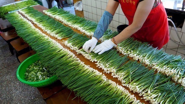 '35년 전통, 부산 해물파전 / welsh onion pancake (pajeon) - korean street food'