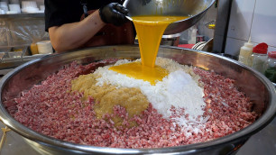 '반숙 계란후라이 함박스테이크 / hamburger steak with fried egg - korean street food'