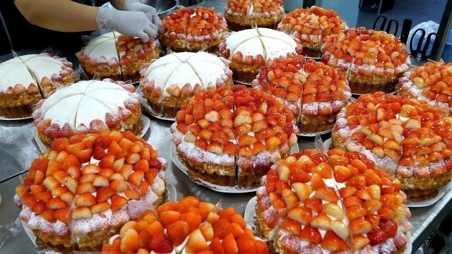 '압도적인 두께의 케익! 거대한 딸기 폭탄 케이크 타르트 대량 만들기 Mass making giant strawberry cake tart - Korean street food'