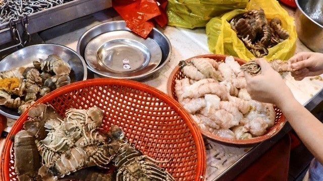 'Chinatown Wet Market in Singapore. China Street Food'