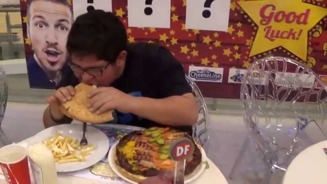 'BIGGEST BURGER CHALLENGE @ PLAY4ALL PARALIMNI CYPRUS'