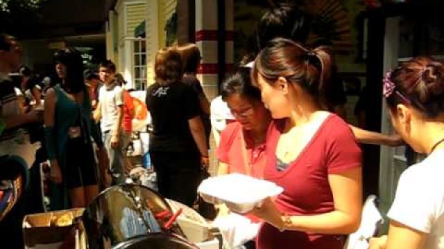 'AWA 2010: Hachune Miku orders Chinese food'