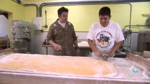 'Man v Food S01 E05 Austin TX'