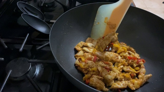 'Chicken and Broccoli Chinese food #chicken #broccoli #chinesefood #spicy 