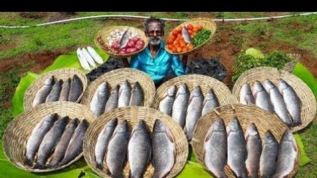 'Underground BANANA Leaf FISH Recipe by Daddy Arumugam _ Village food factory'