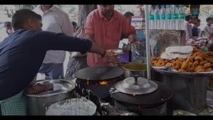 'South Indian food in Ahmedabad- DOSA / IDLI / VADA ! Gujarati Street Food'