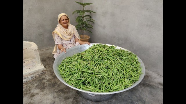 'ALOO MATAR RECIPE Prepared By Grandma | आलू मटर Cooking In Village | Matar Aloo Curry recipe | 2019'