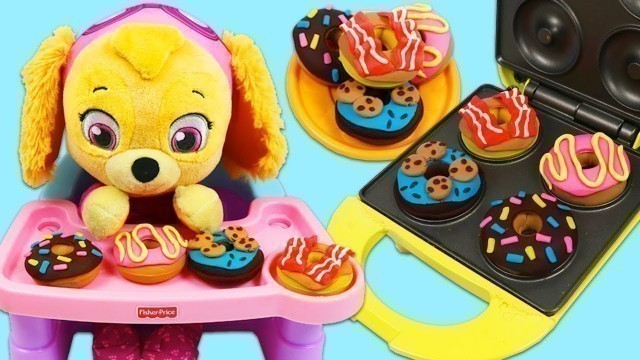 'Feeding Paw Patrol Baby Skye DIY Play Doh Donut Desserts!'