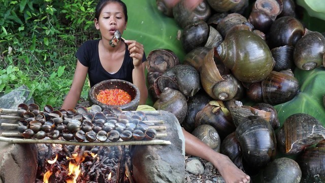 'Easy food recipes: Finding Snail and Cooking Snail grilled vs Peppers sauce Tasty delicious'