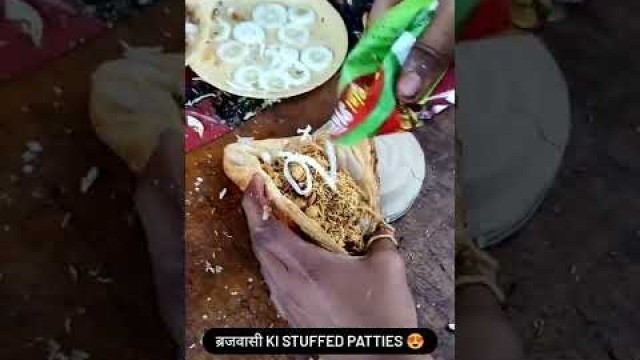 'FAMOUS FULL SPICY PATTIES STREET FAST FOOD#trending #shorts #patties #spicy #famous'