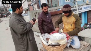 'Kashmiri Masala Roti Only Rs 10, At Polo view Road, Srinagar| Indian food'