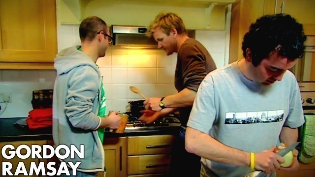 'Teaching Lazy Bachelors How To Cook A Basic Curry | Gordon Ramsay'