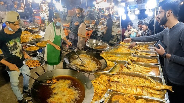 'Balochi Fried Fish & Grilled Fish at Khan Quetta Restaurant | Spicy Fish Fry Street Food Karachi'