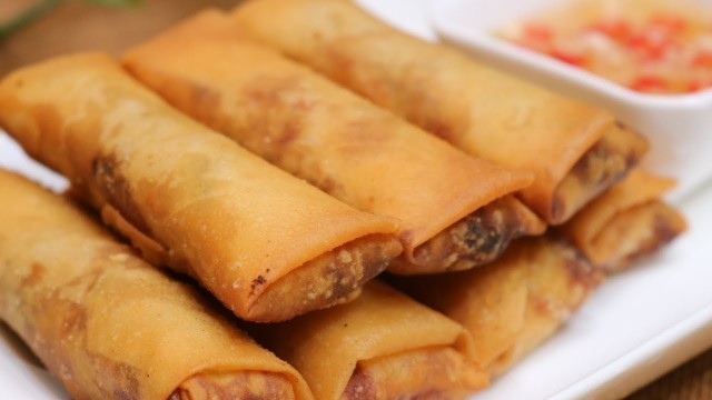 'BETTER THAN TAKEOUT AND EASY - Chinese Egg Roll [炸春卷]'