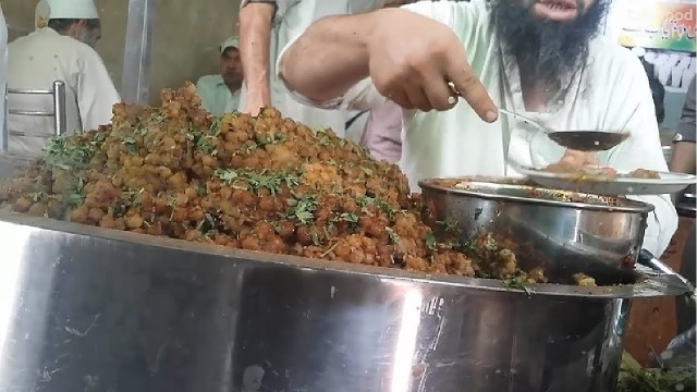 'GPO Famous Chana in Peshawar | Pakistani Food Chickpea'