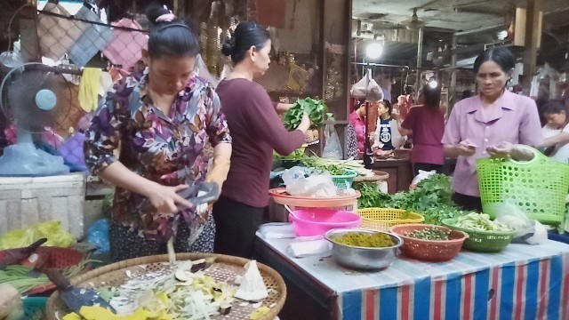 'Phnom Penh Street Food - Amazing Food View In Deum Ampel Market - Morning Market'